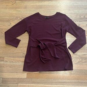 Incredibly comfortable maternity blouse. Great for work!